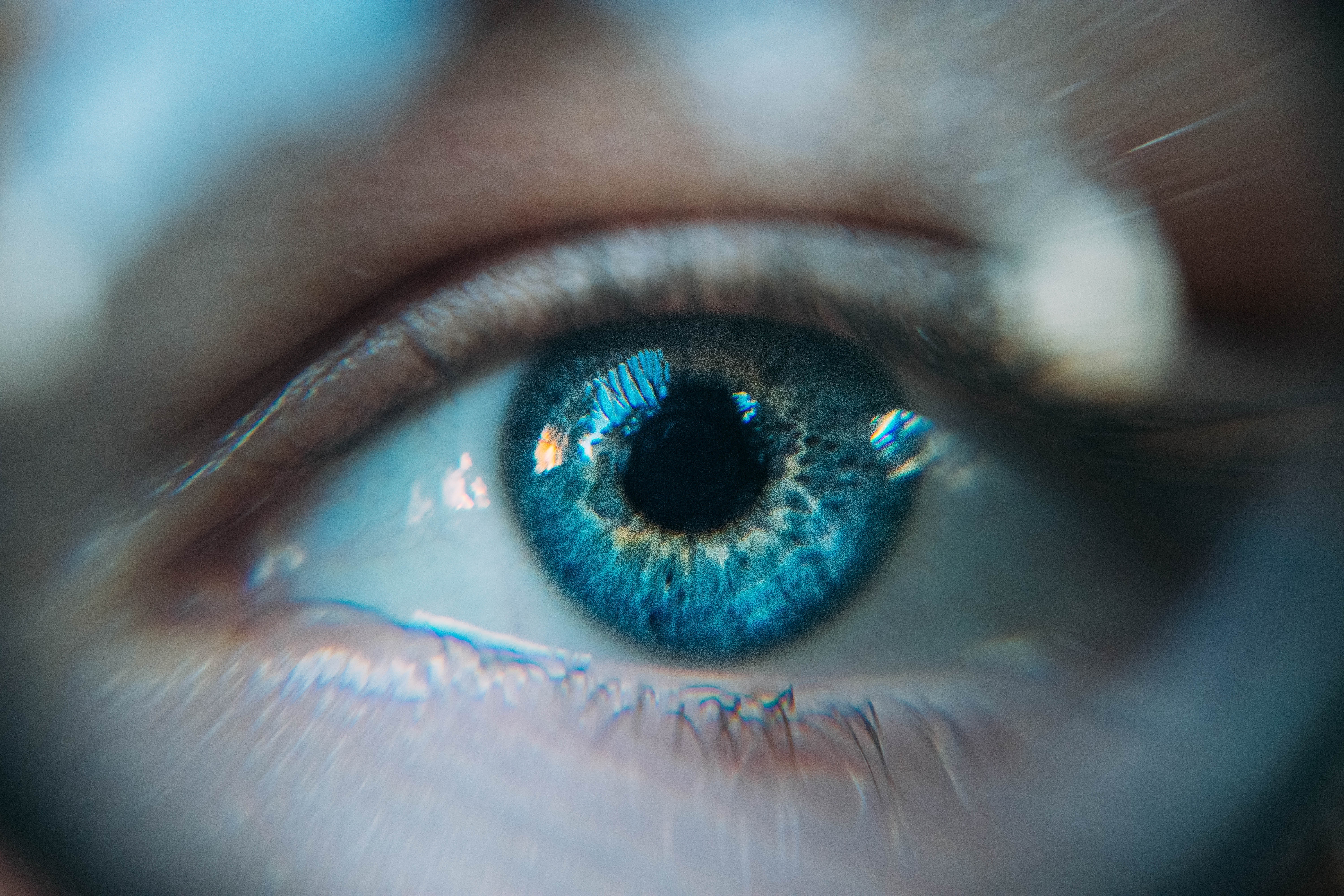 ブルーライトは目にどんな影響が起きるのか？目を守る3つの対策方法！